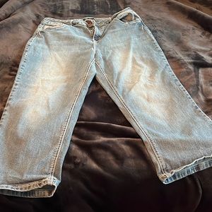 Cropped jeans size 16